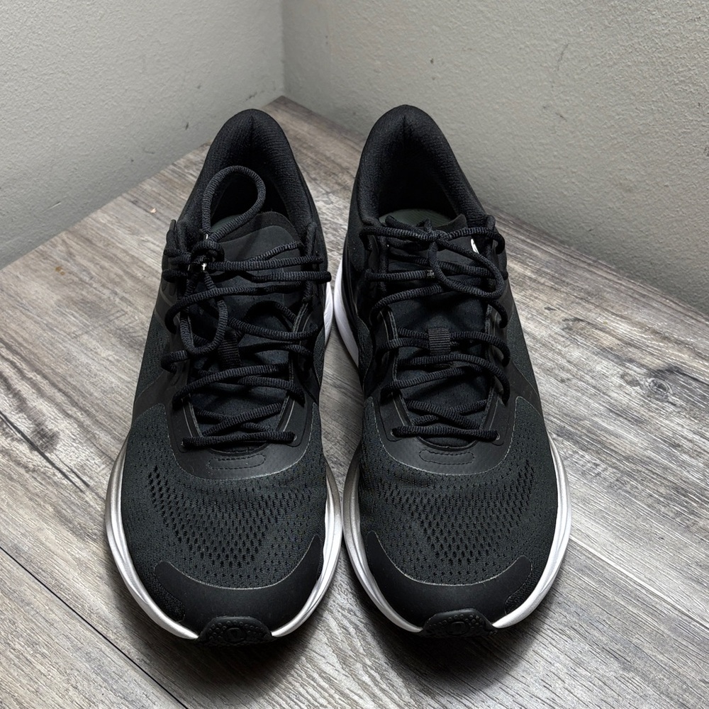 Lululemon Size Men’s 11 Black and White Athletic Sneakers Excellent Condition - Picture 2 of 12